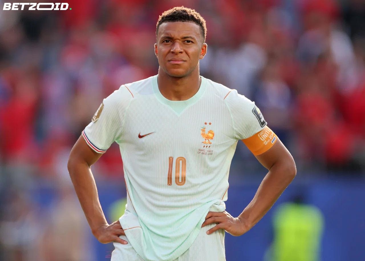 Amarilla Twists the Knife: Paraguayan Senator Celebrates Mbappé's World Cup Exit.