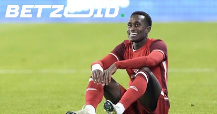 Canada Shows Off New World Cup Kits While Sweating Over Davies Injury.