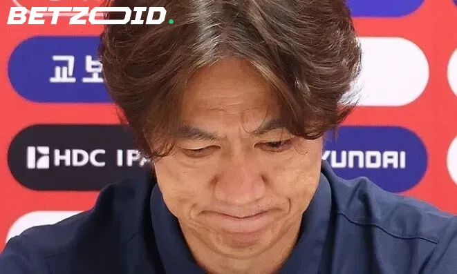 Hong Myung-bo Steps Forward: 'I Alone Will Bear the Responsibility'.