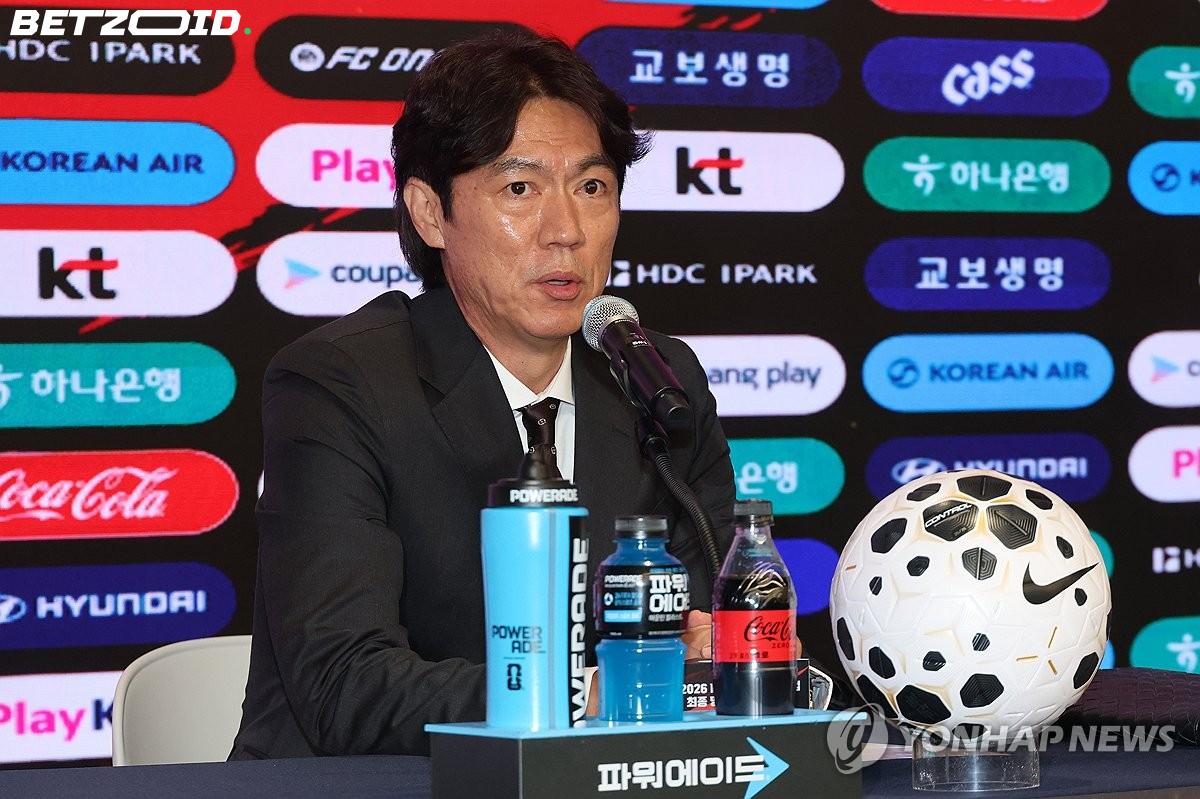 Hong Myung-bo Wants South Korea's World Cup Squad to Run Itself.