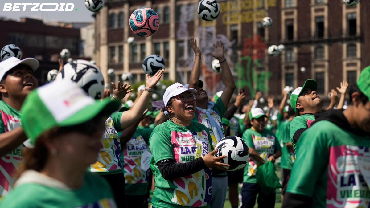 Mexico Crushes Guinness Record with Massive Football Class Before World Cup 2026.
