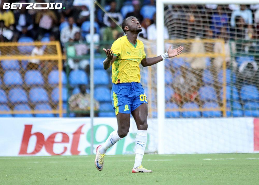 Mofokeng Makes His Move, Shalulile Left Without a Club: The PSL Transfer Window Gets Serious.