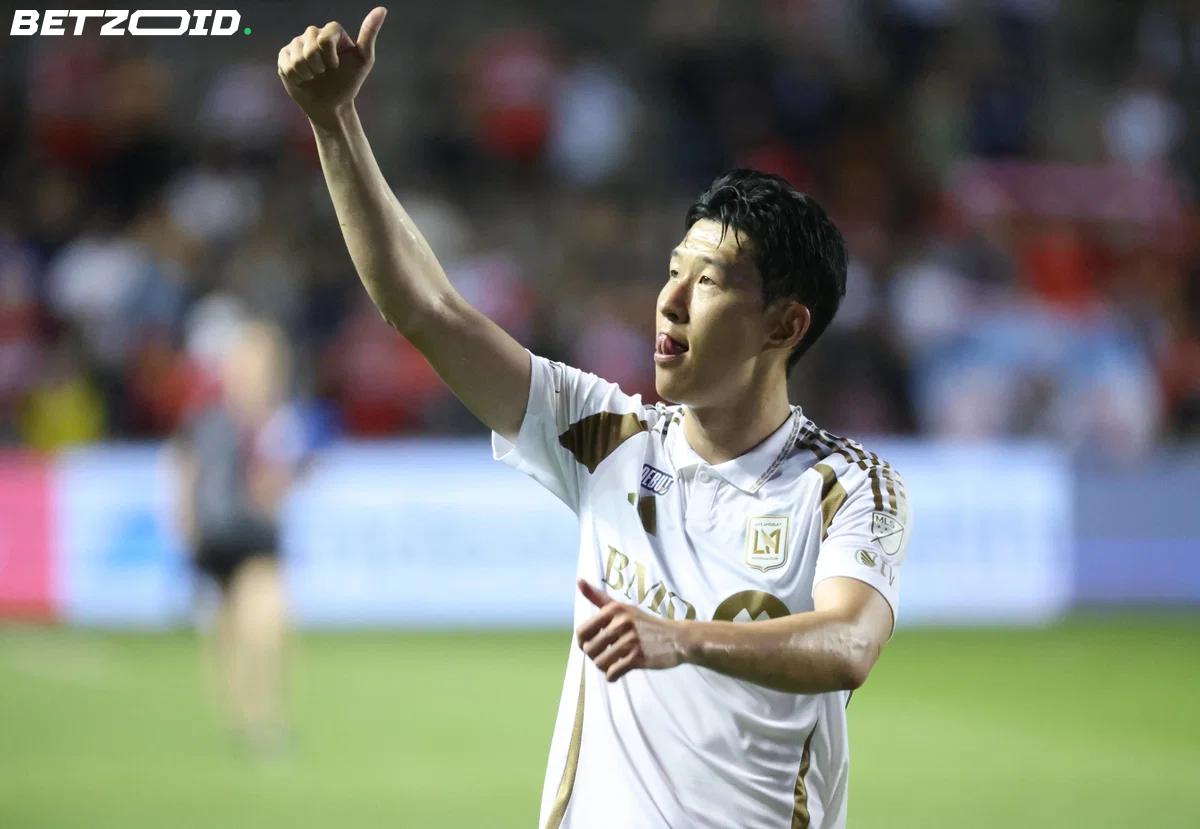 Son Gets Hero's Welcome, Hong Myung-bo Gets 'Get Out' Chants — Same Team, Same Exit.